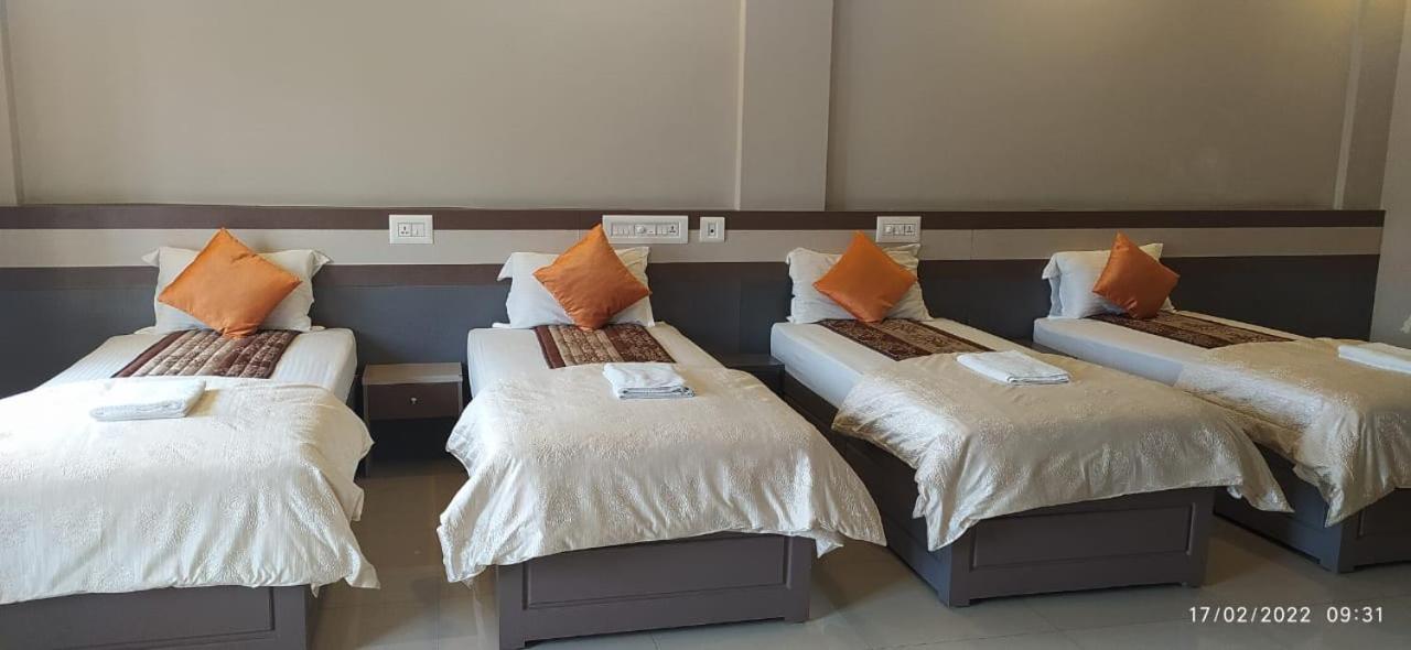 Alfa Inn Nedumbassery Esterno foto